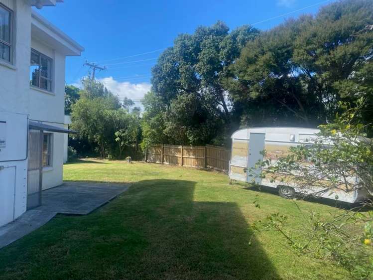 2 Melandra Road Stanmore Bay_24