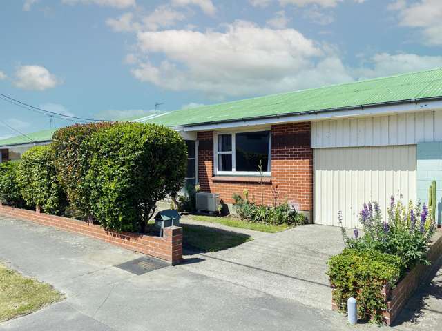 Easy Care Living Close to the City