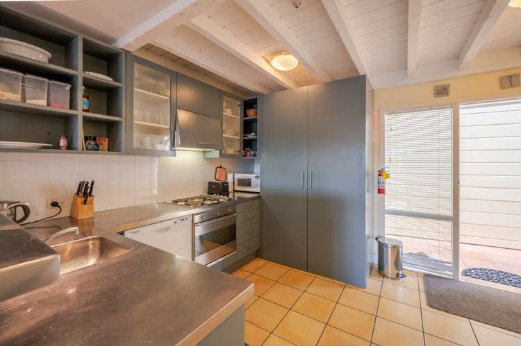 85j Beach Road Akaroa_11