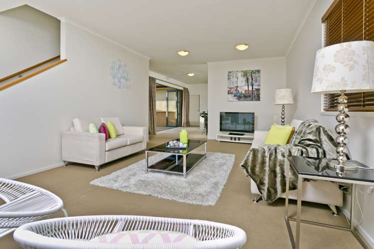 14 Greenbough Lane Greenhithe_7