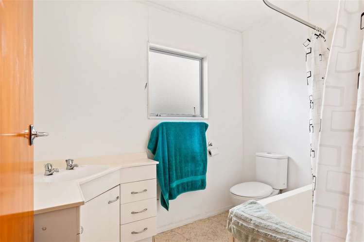 15 Sunline Avenue Massey_6