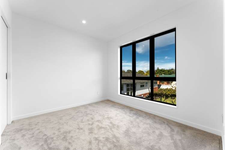 8D Rowan Terrace Te Atatu South_11