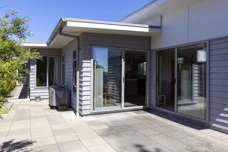 2/30 Ingle Avenue Waipahihi_6