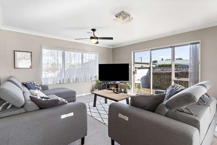 24 Charles Street Carterton_4