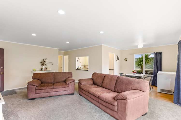 1/8 Atlantis Place Totara Vale_9