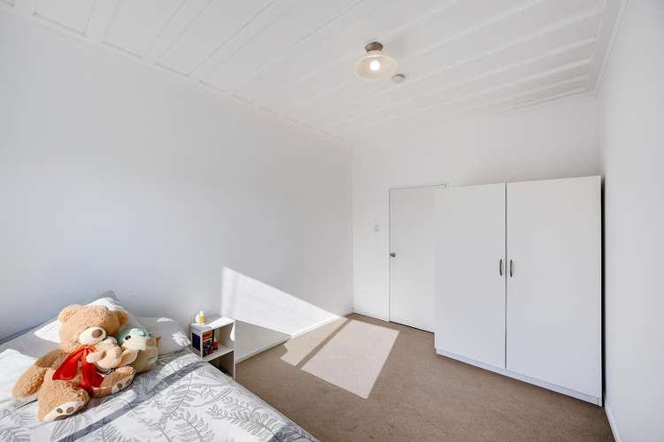 2 Avondale Road Taradale_8