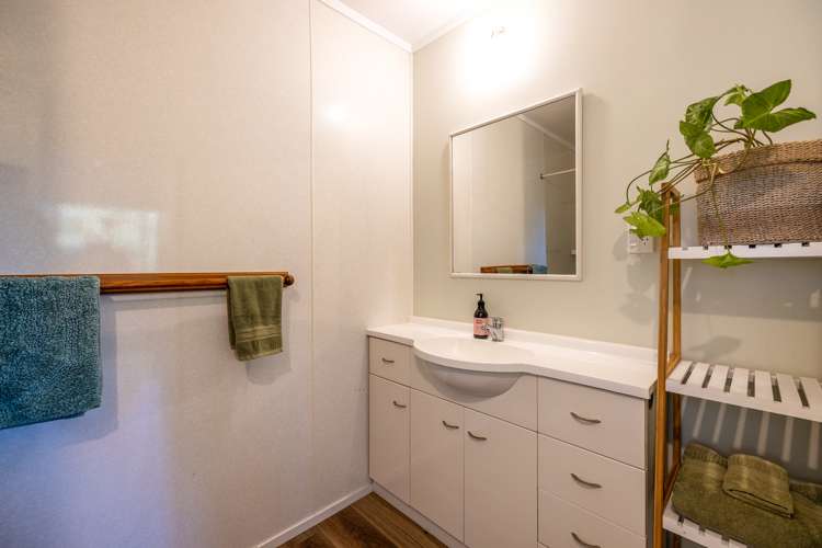 11a Beatty Parade Surfdale_16