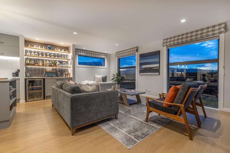 14 Rotorua Grove Aotea_5