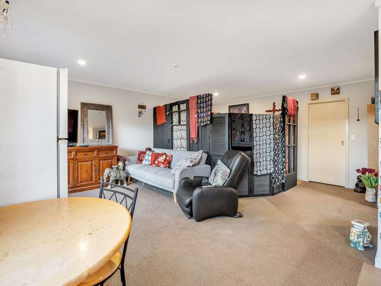 20 and 16 Main Road Owaka_6