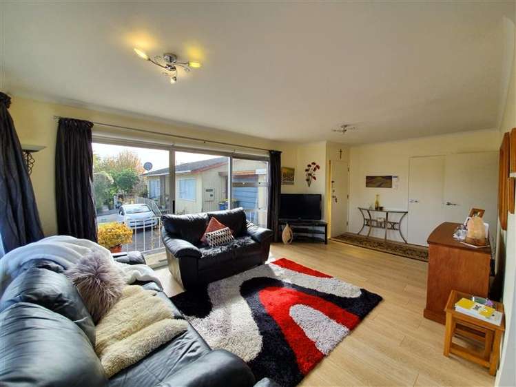 2/18a Sherwood Avenue Te Atatu South_4