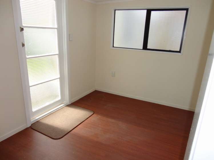 35 Preston Avenue Mount Albert_4