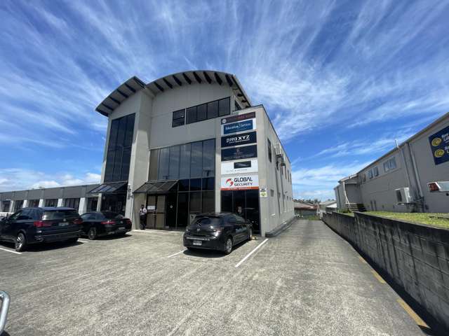 Convenient top-floor office in Penrose