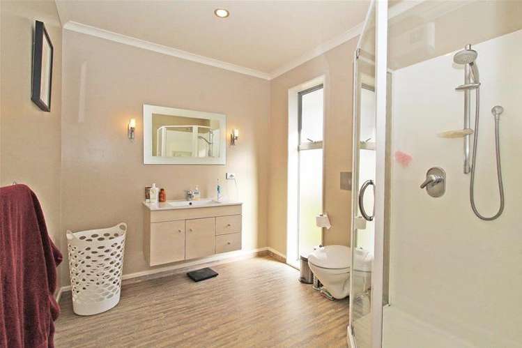 61 Covent Drive Stoke_12