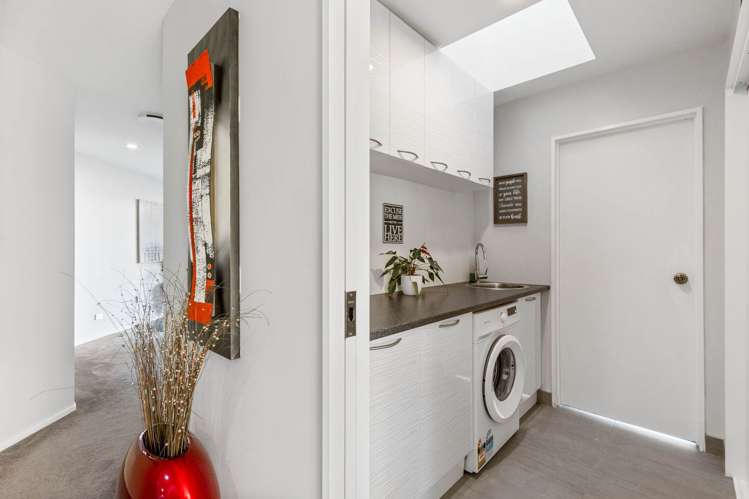 16 Windfall Grove Greenhithe_19