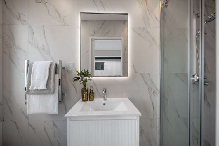 19/929-933 East Coast Road Torbay_7