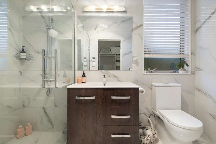 7 Bridget Court Red Beach_17