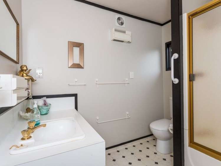 76 The Esplanade Westshore_11