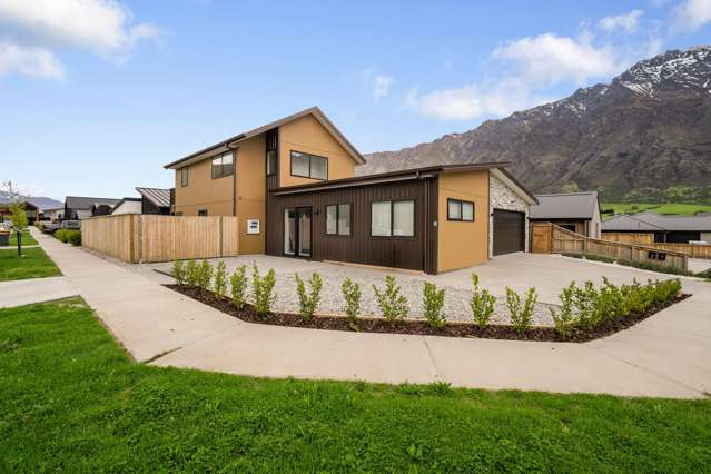 Home & Income | 6 Bedrooms, 2 Dwellings