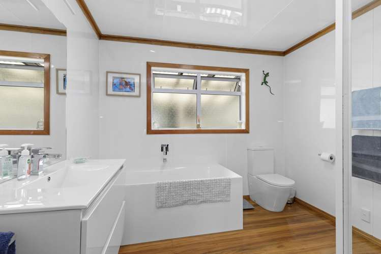 17 Burden Avenue Wainuiomata_11