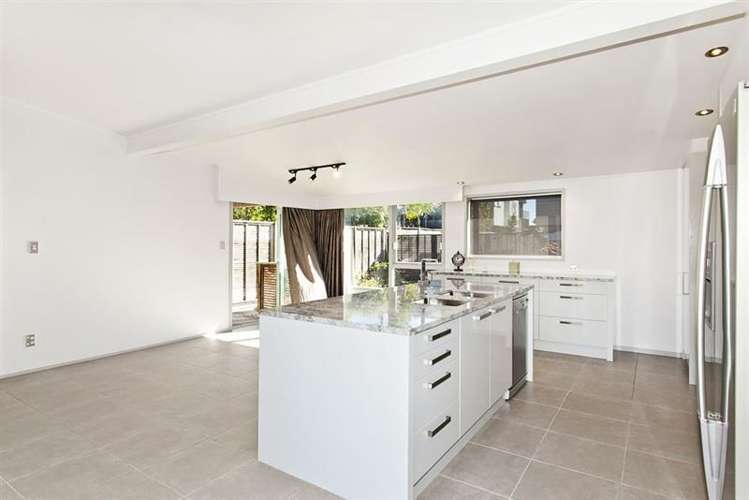 63 Seaview Road Castor Bay_22