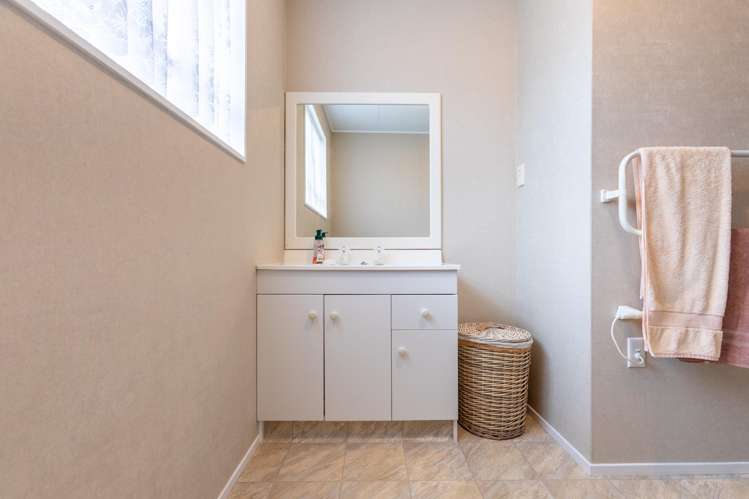 8B Allardice Street Dannevirke_9