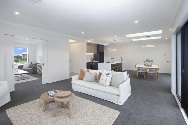 22 Verdeco Boulevard Lincoln_9