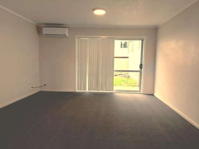 Spacious 2-Bedroom Unit in Otahuhu – Ideal Location!