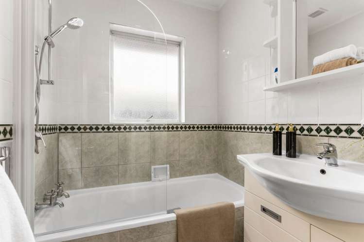 1/118 Lake Road Belmont_14