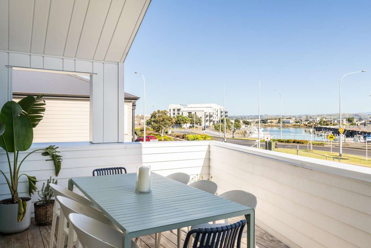 33 Coronation Street_0