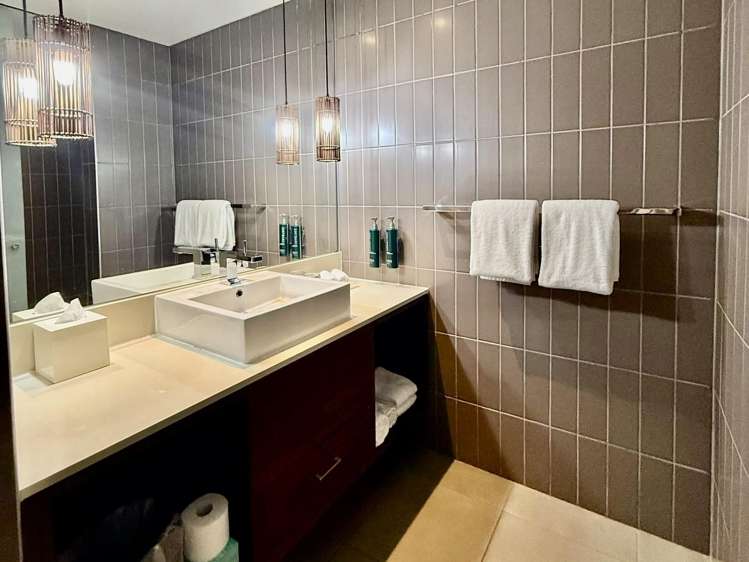3701/50F Hilton Villa Denarau Island_10