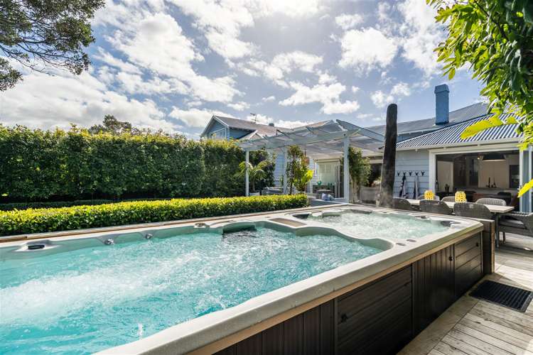 15 North Avenue Narrow Neck_21