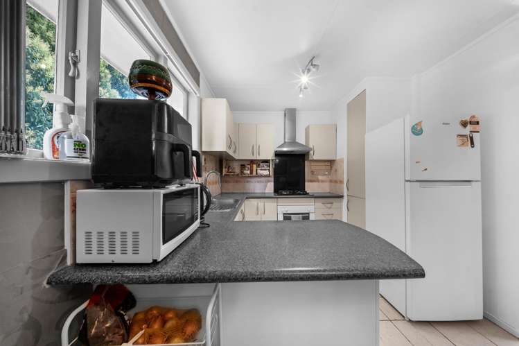 2/10A Lupton Road Manurewa_3