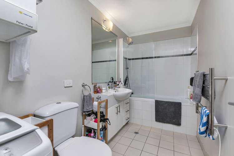 2h/1 Emily Place Auckland Central_7