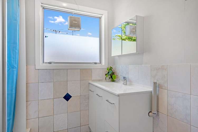 10 Cornwall Place Stoke_25