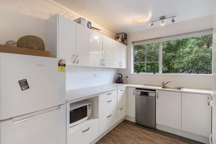 6 Cyril Way Paparangi_11