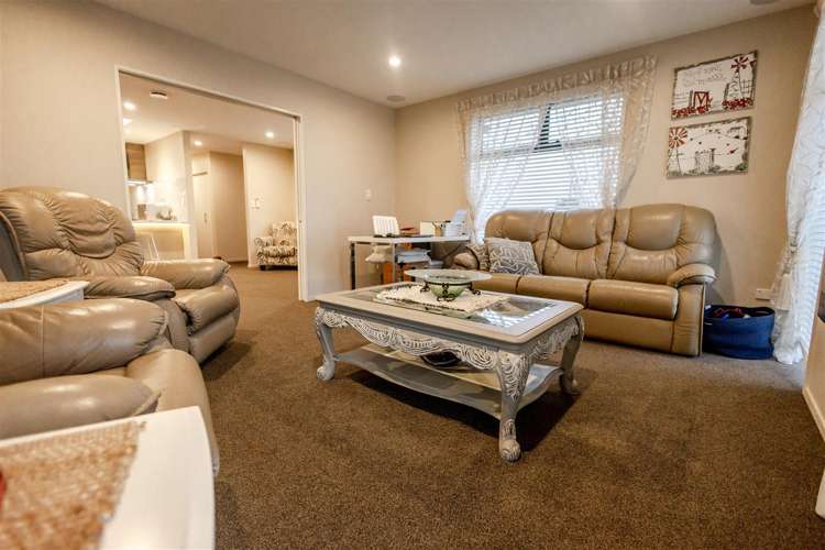 8 Higgins Place Paroa_9
