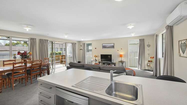 17a Kaplan Avenue Islington_2