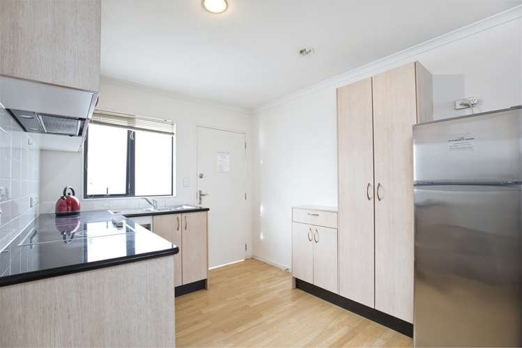 B713/176 Broadway Newmarket_1