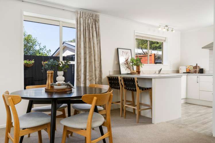 2/3 Cottesmore Close Burnside_10