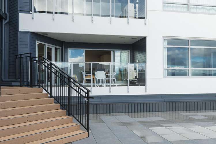202/4 Reads Quay, Marinaview Gisborne_1