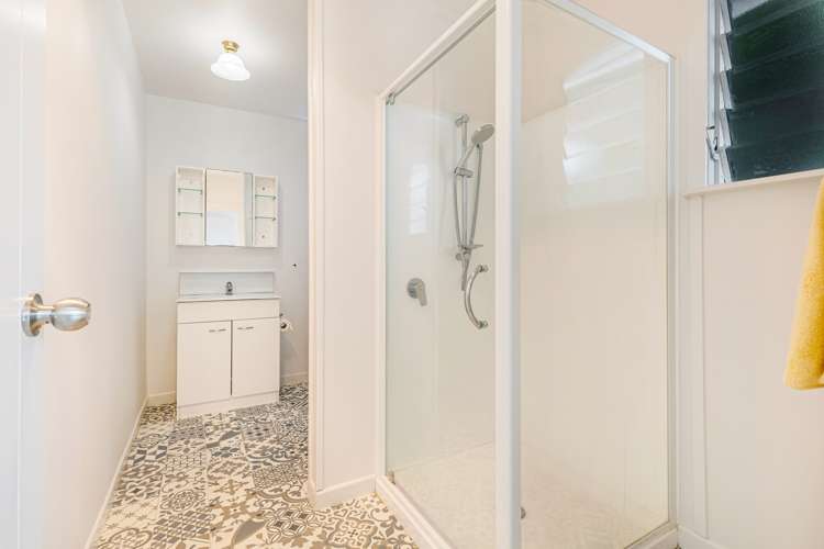 18 Foster Avenue Huia_11