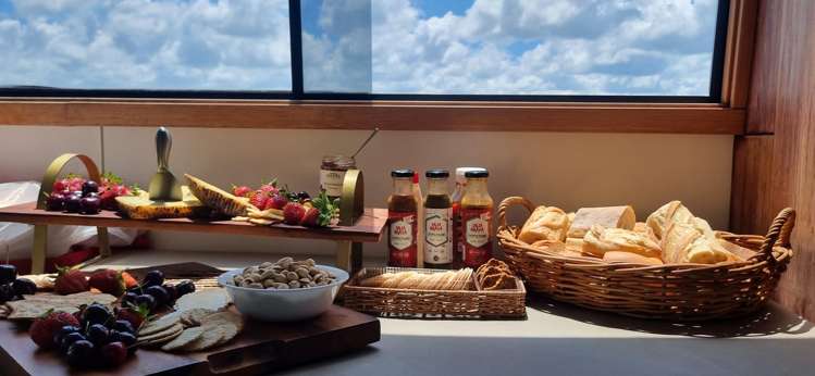 Wahinemoe - Raglan Boat Charters, Raglan_12