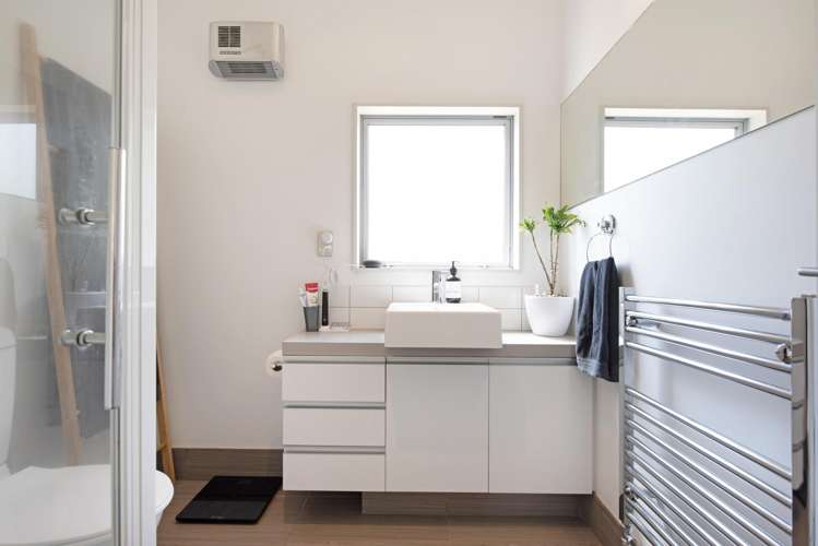 35 Saddleback Grove Karori_22