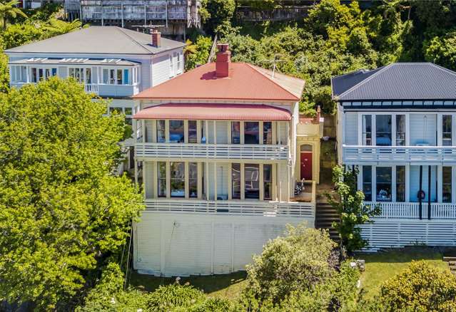 2 investment flats or convert to a family home