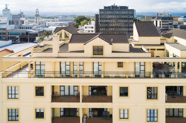 Pent 2/6 Queen Street 10930_1