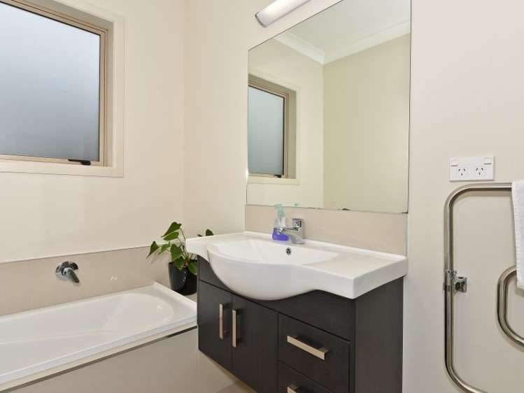 42 Saxbys Road Glenview_12