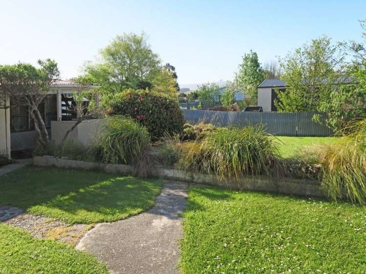 23 Main Road Owaka_13