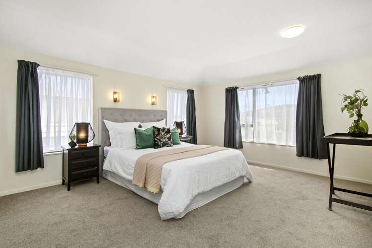 10 Earlston Grove Avalon_13