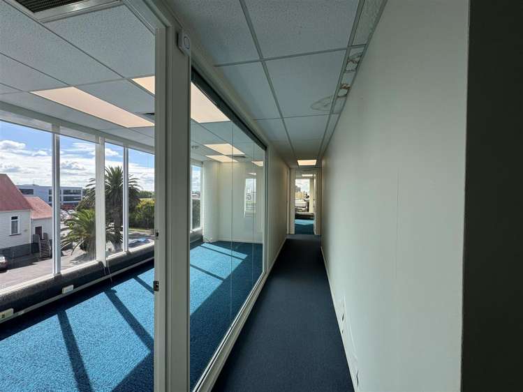 Part Level 2, 2 Kalmia Street_0