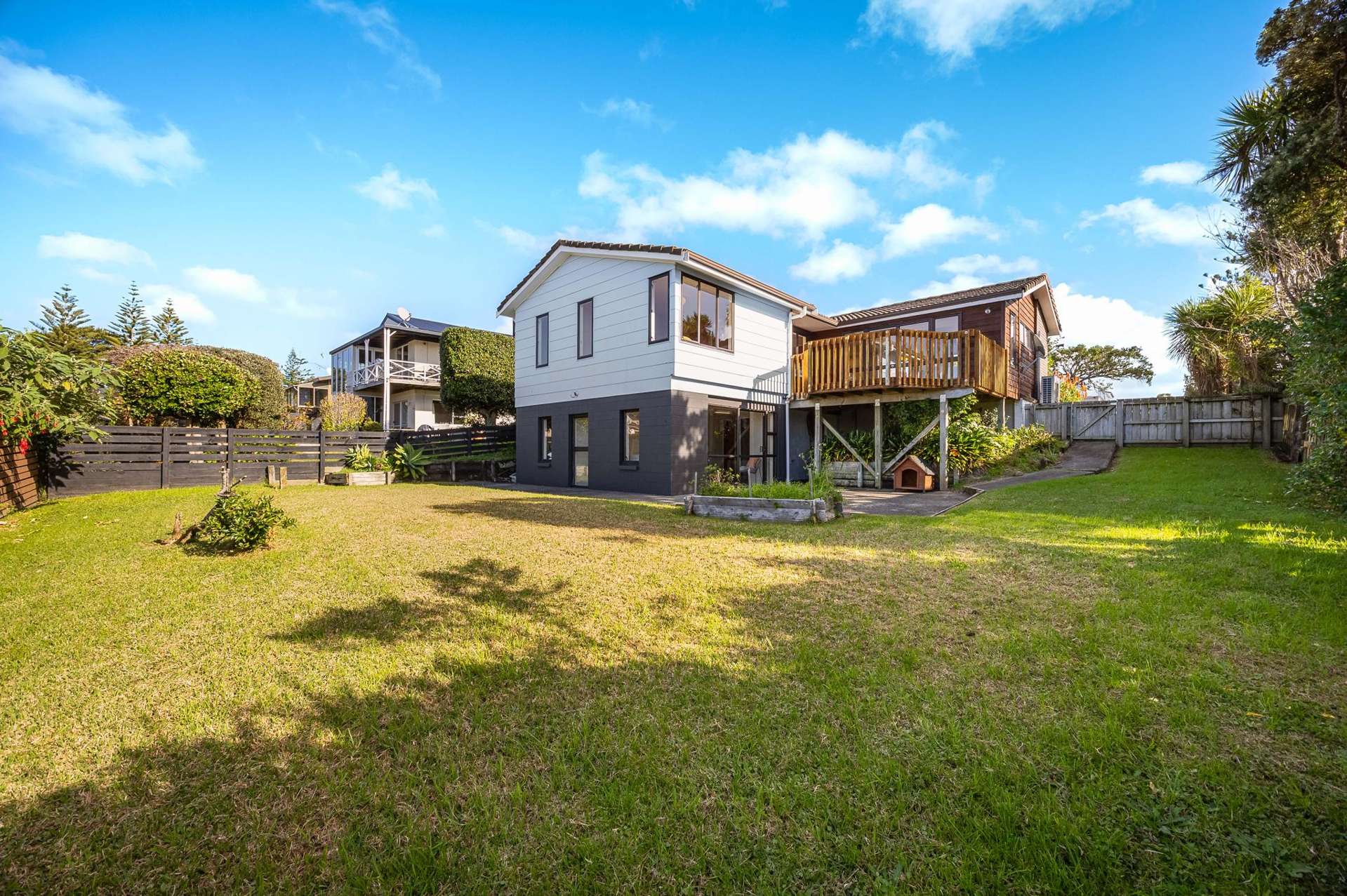 16 Halldene Terrace Red Beach_0